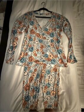 Masongrey Smiley Face Pajama Set